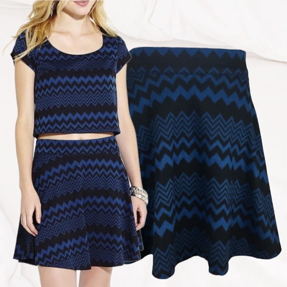 Volume One Navy and Black Chevron Mini Skirt - Picture 4 of 6